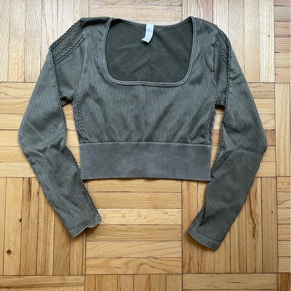 OFFLINE By Aerie Seamless Cable Square Neck T-Shirt Size